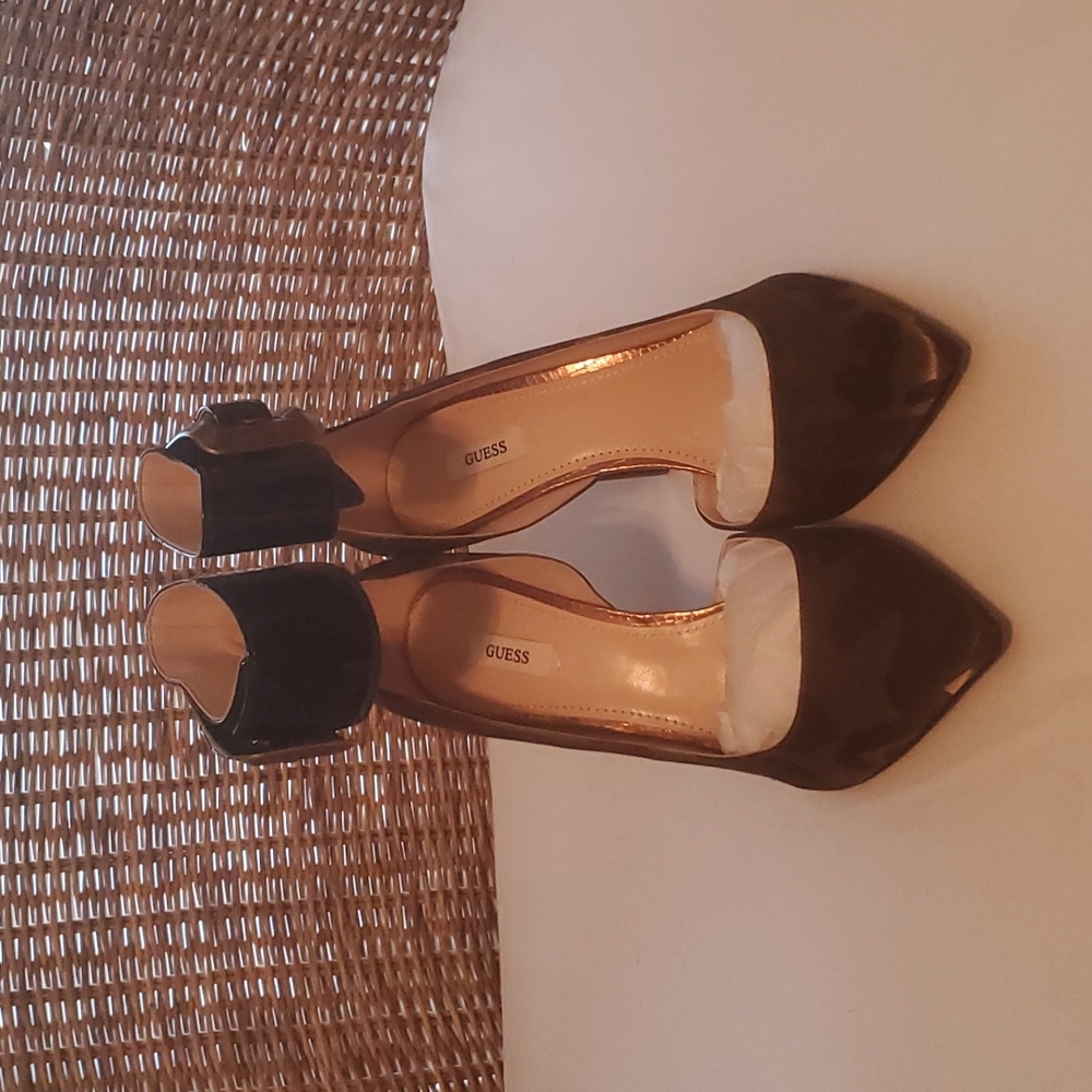 Guess Camo pumps
